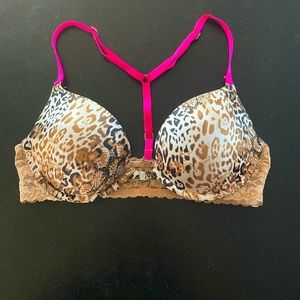 VS front close T-strap bra